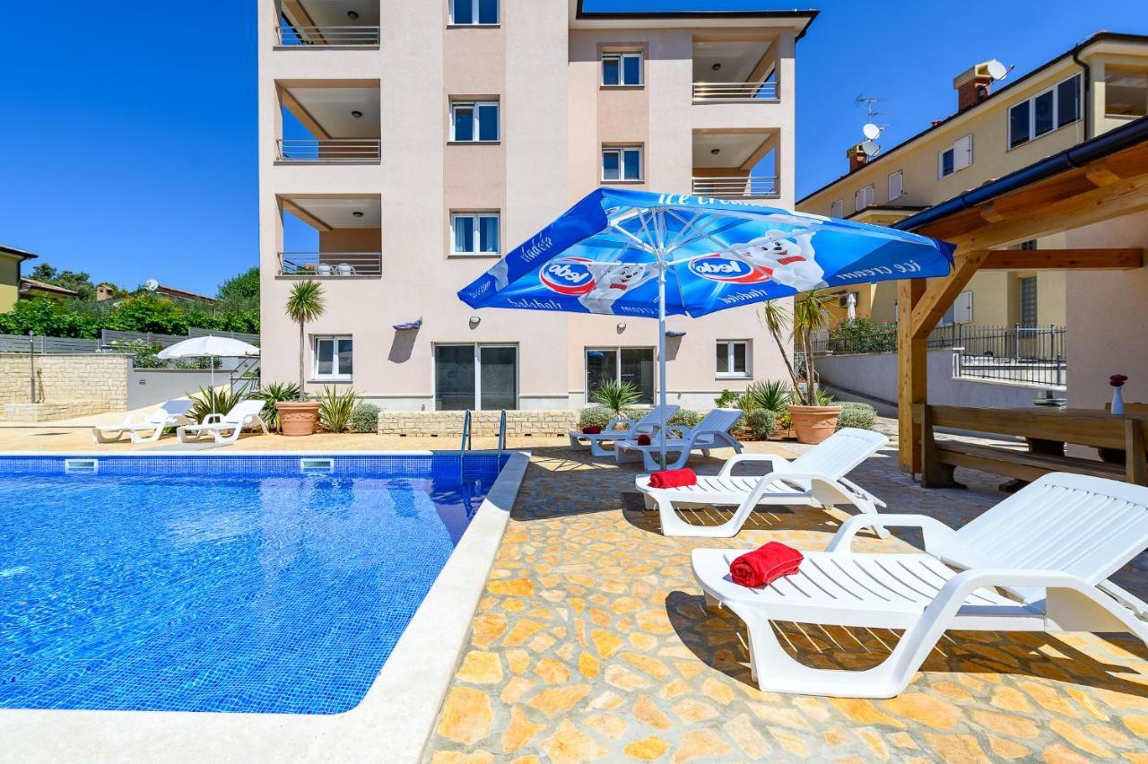 Stancija Amorozo 5 Porec Exterior photo