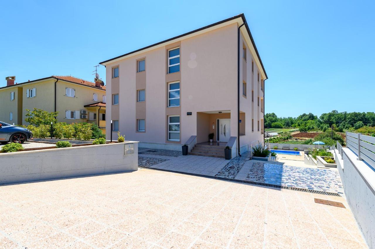 Stancija Amorozo 5 Porec Exterior photo