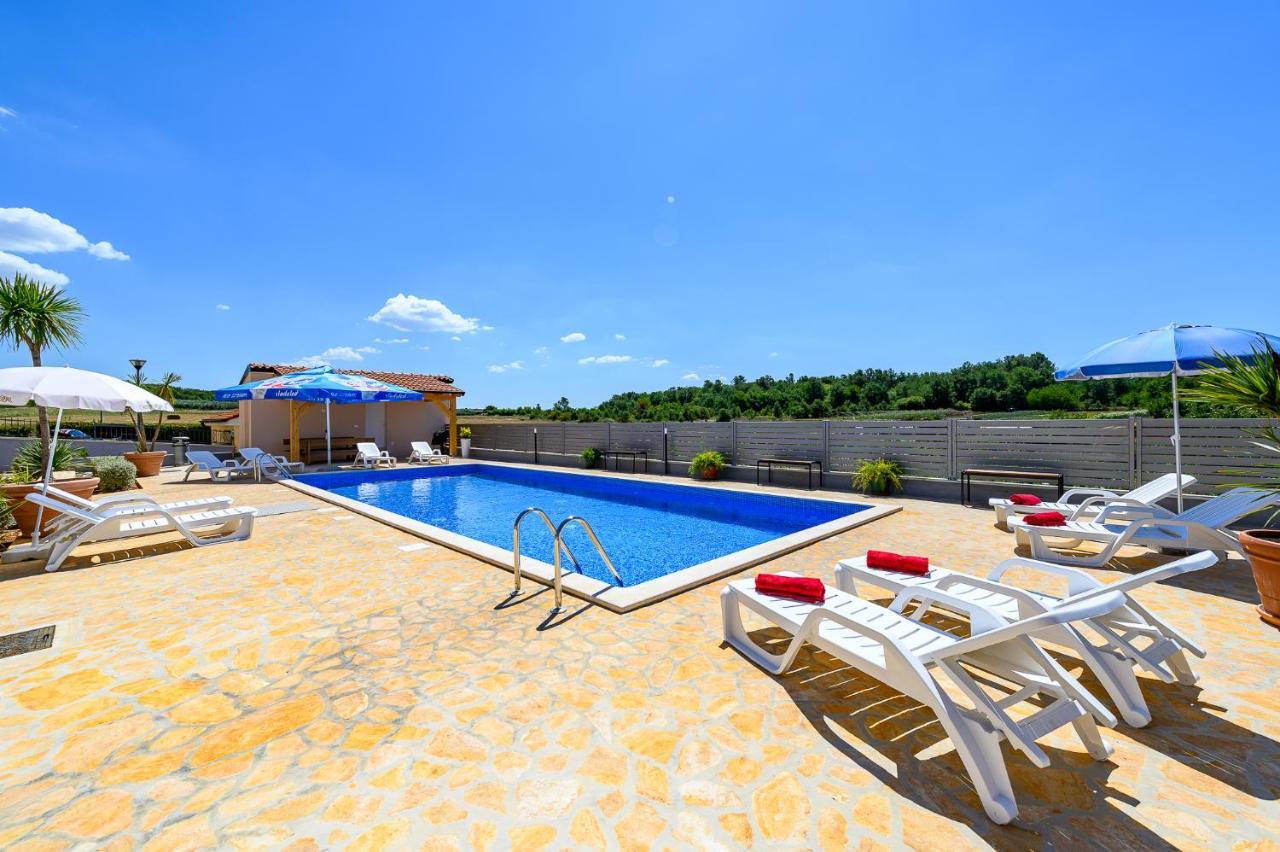 Stancija Amorozo 5 Porec Exterior photo