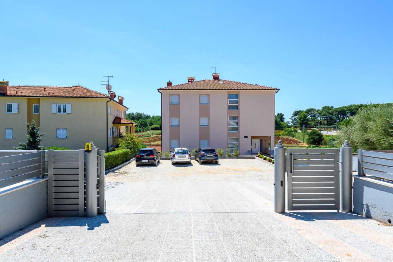 Stancija Amorozo 5 Porec Exterior photo